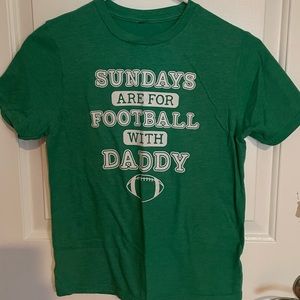 Youth tshirt ‘Sundays are for football with daddy’. Very good condition.